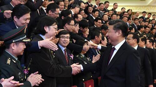 习近平出席国家科学技术奖励大会并为最高奖获得者等颁...